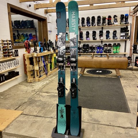 Majesty Drity Bear Pro (23/24) – 160 cm