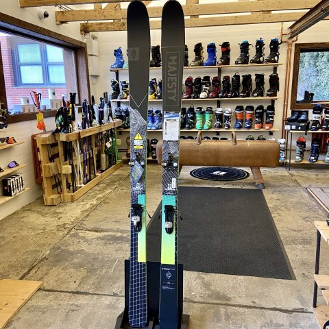 Majesty Superscout Carbon – 170 cm